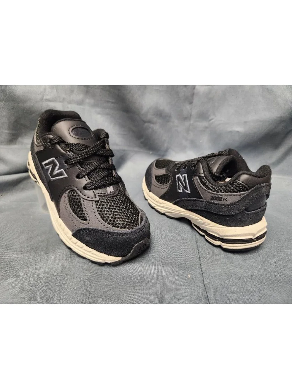 New Balance 2002 Sneakers PC2002BK Black Kids Size 12 NEW NO BOX!
